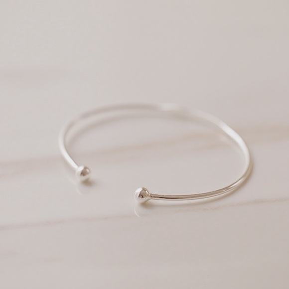 Dainty Ball Bracelet | 925 Silver - Picture 3 of 10